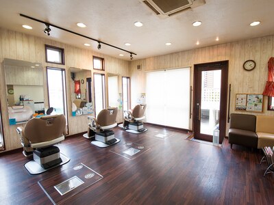 サロン デュッカ(Salon Duka)