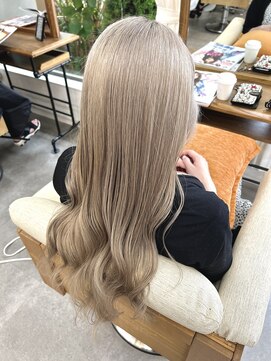 ロム(Rom.) white beige