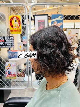 アルファベットシーガム(C gam) スパイラルパーマのサーファー