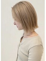 シロ(shiro)&nbsp;石森/ホワイトブロンド/ぱつっとボブ