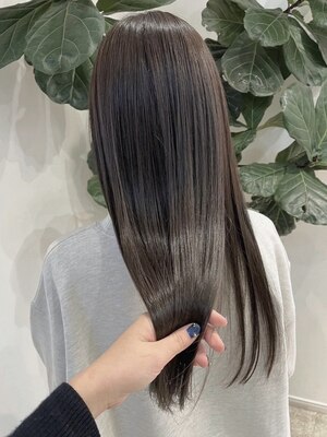 どこまでも艶やかで感動する綺麗なストレートヘアに仕上げる究極の縮毛矯正。