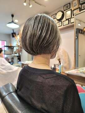 キートス(Kiitos) グレイヘア×ボブ