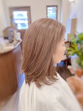 テテアテテ ヘアー(tete a tete HAIR) ミディアムレングスのローレイヤードボブ
