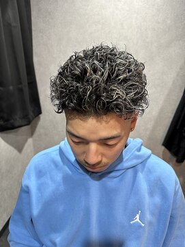 ケーファクトリー(K-FACTORY) 極道パーマ/ハイライト/スキンフェード