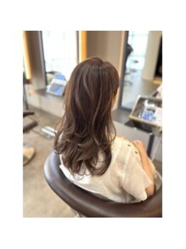 クレイン バイ パプスドコワフュール 宝塚中山寺(Crane by Pap'sde coiffeur)の写真/明るめでもしっかり染まるグレイカラーで自然な髪色をキープ☆人気の白髪ぼかしハイライトもおすすめ！