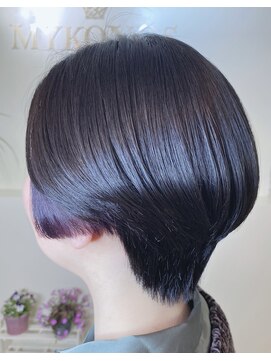 ミコノス(MYKONOS) モード系ショートボブ