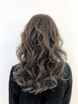 エヌプラス(N+) 黒髪グラデヘアーオリーブグレー小顔に見せるヘアココアベージュ