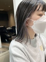 キュエム(Cuem)&nbsp;【Cuem春日】インナーカラーホワイトグレーシルバー外ハネボブ