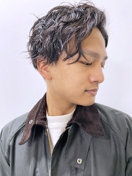 タカギ(TAKAGI)の写真/【姫路/加古川】バーバーならではの豊富なパーマ技術で、理想のパーマスタイルを実現。