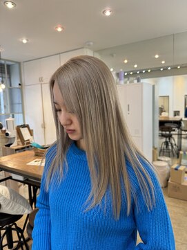 ラウブロッサム 大宮西口店(Lau Blossom) ミルクティーグレージュ　ダブルカラー　ケアブリーチ