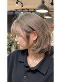ハイトーンベージュ×重ためボブ