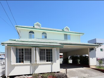 アッシュ美容室の写真/気軽に立ち寄れる、地域密着のほっとするサロン♪居心地の良い空間と、丁寧な接客で、幅広い層から人気☆