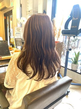 ハーティーモトヤワタ(hearty MOTOYAWATA) アンブレラカラー×ゆるミディアム巻き