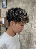 イエローコーン 金沢文庫店(YELLOW CORN)&nbsp;メンズハイライトパーマ/金メッシュパーマ/ツイストスパイラル