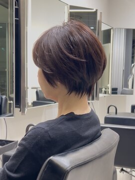 丸みで魅せる大人ショートボブ