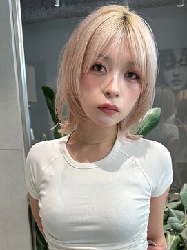 トリッカ 銀座(tricca) ミディアムレイヤー/シースルーバング/ハイトーンカラー/透明感