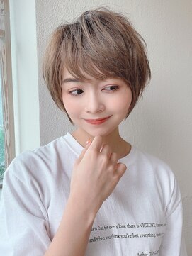 アフロート ディル(AFLOAT D'L) ひし形ショート刈り上げ女子クセ毛金髪ショートシースルー前髪