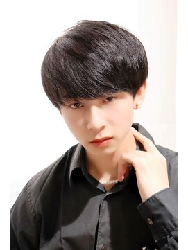 ネイビー(NAVY) ナチュラルマッシュ黒髪サラサラ横顔センターパート流行