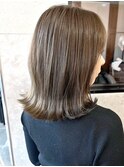 白髪染めを使わずに白髪を染めた外はねミディ