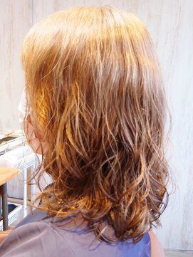 カミビトグロウ(kamibito glow) 20代30代40代大人可愛いアッシュベージュくせ毛風パーマ透明感