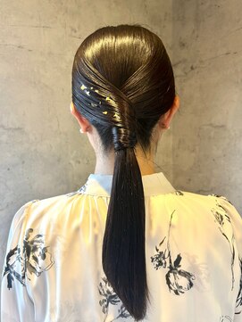 ショウマンビューティーアンドコーヒー(SHOW MAN Beauty &Coffee) タイトローポニー