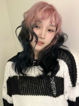 イェッカ パビル(YECCA pabil) ピンクとブラックのデザインカラー