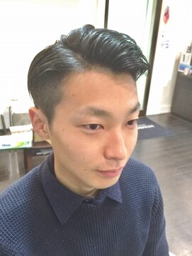 オムヘアーバイグルーマーズ(HOMME HAIR by GROOMER/S) 伸ばしかけバーバー風２ブロック【水道橋Hommehair2nd】