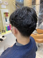 クオリス 上板橋店(QUALIS)&nbsp;メンズツーブロック刈り上げふんわりパーマショートスタイル