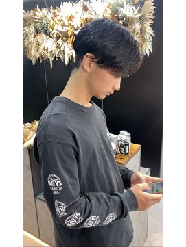 シロ(SHILO) センターパート×ニュアンスパーマ