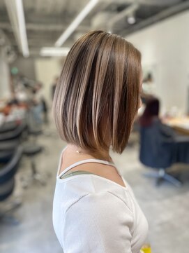 アヴァンス 京橋店(AVANCE) ボブとバレイヤージュで立体感・動きのあるスタイルへ