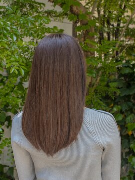 シンシ(Cinci) ツヤ感セミロング