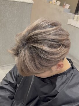 アンダーバーホワイト 広島 本通店(_WHITE) 広島メンズバレイヤージュ