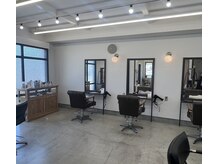 ペイジヘアー(paige hair)の雰囲気(1Fと2Fに分かれた施術スペース)