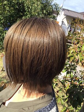 ナンバーエイト(number eight) 大人キレイな重ためショートボブ×透明感◎赤み消しカラー