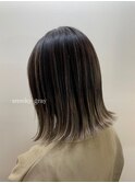 スモーキーグレイ×ハイライト×外ハネミディ