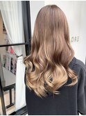 毛先のブリーチを活かしたツヤ感ベージュアッシュ