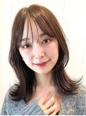 くびれミディアム×シースルーバング×ベージュカラー