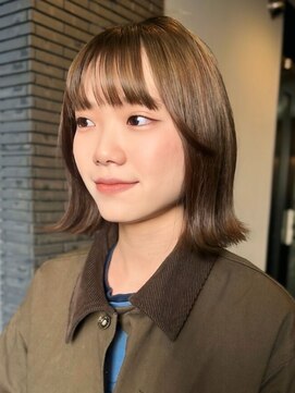 ミディアム ボブ 外ハネミディ オリーブベージュ 透明感カラー