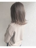 【Marl】フォギーベージュカラーの外ハネセミディ♪