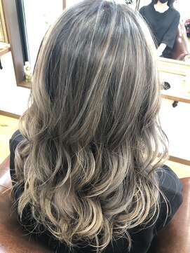 リリー ヘアーアンドビューティー(Lily) バレイヤージュカラー