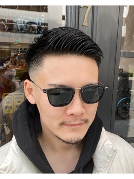 フォーコーナーズ(Four Corners) スキンフェード/フェードカット/フェザーアップ/バーバー