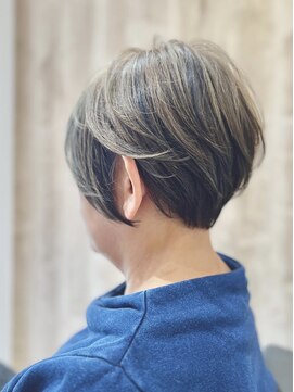 ペグ(Peg) 白髪ぼかし3Dハイライト×カーキグレージュ×ショートボブ