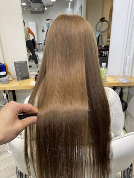 エル(EL by green) 《tomi》ブリーチ×髪質改善