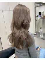 ベレーザシェルト(Beleza scelto)&nbsp;5442グレーベージュシルキーベージュ艶髪オンブレレイヤーロング