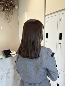 アローム(alom) イメチェン/ホワイトブロンド/外ハネボブ/美髪/茅ヶ崎