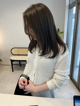 ミア(mia) 大人シアーベージュミニウルフボブミディアムレイヤー