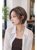 バグズ(Baguz)&nbsp;透け感ハイライト大人美人前下がりショートボブ