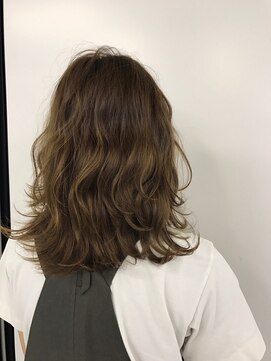 ネオリーブエム(Neolive em;) neolive em ハイライトたっぷりミディ☆☆