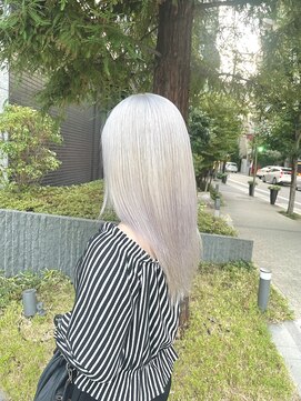 テテ(TETE) ホワイトシルバー　心斎橋×長堀橋