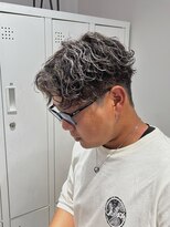 ラヴィズムバイフィフス(LUVISM by fifth) 波巻きツイストスパイラルパーマセンターパートホワイトメッシュ
